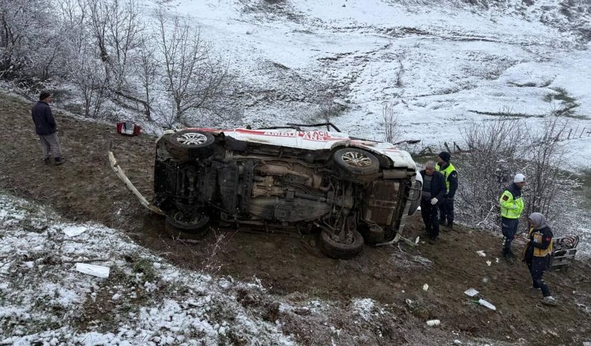 Artvin’de Ambulans Uçuruma Devrildi: 1 Ölü, 4 Yaralı