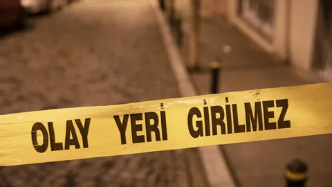 İzmir’de Hemşire Evinde Ölü Bulundu: Çalışma Şartları Tartışılıyor